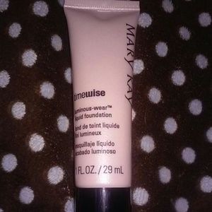 NWOB Mary Kay Luminous Wear Ivory 5